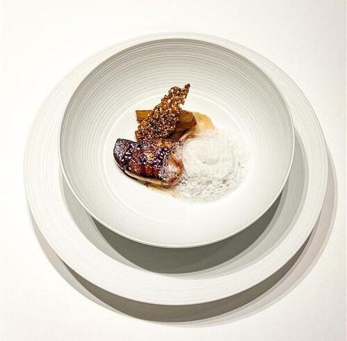 《季節のアラカルト》
フォアグラのポワレと
和田牛蒡のキャラメリゼ
根パセリのエミュルッション