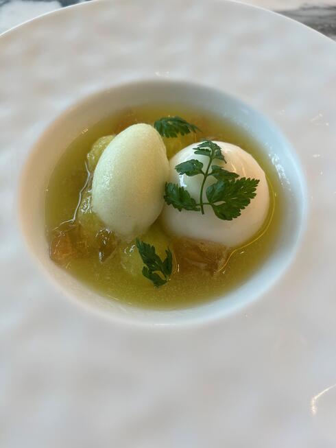 （＋￥660）Soupe de melon mûr et sorbet
Mousse au chocolat blanc en flottan
