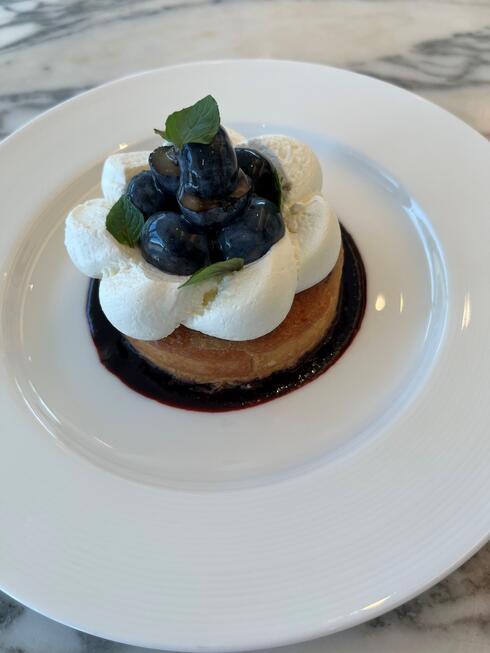 Tarte aux myrtilles, crème de mascarpone
ブルーベリーのタルト　マスカルポーネクリーム

