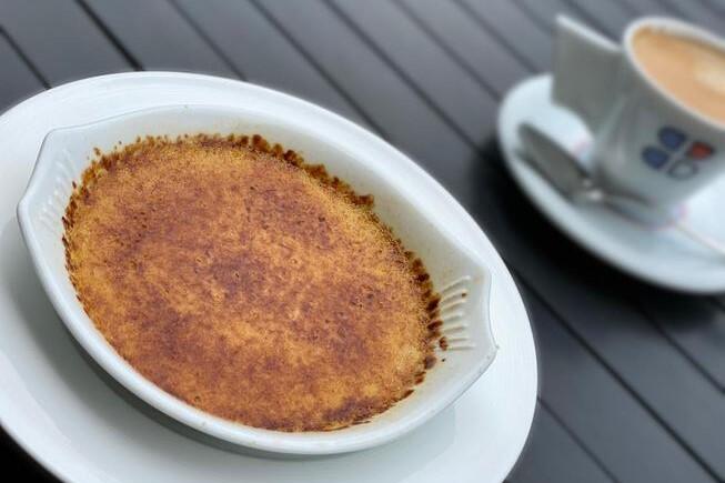 Signature Dessert
Crème brûlée, a Paul Bocuse speciality