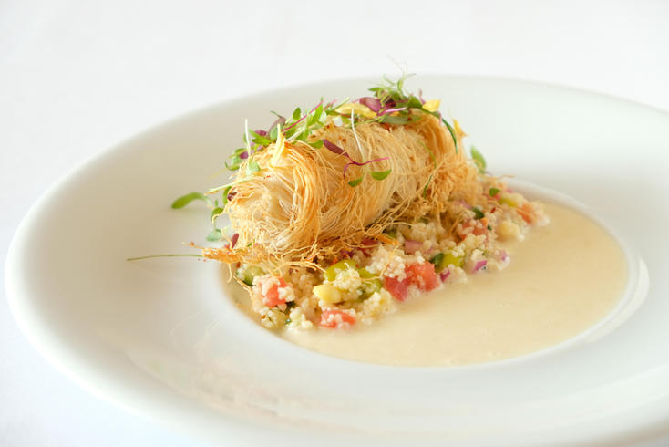 今月のおすすめ前菜
「河豚と帆立貝のムースのカダイフ巻き
ソースブールブラン」
