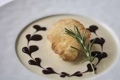 Rouget amadai en écailles de pommes de terre croustillantes
甘鯛ポワレ　ジャガイモのクリスティヤン　ウロコ仕立て